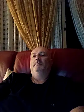 Snapshot of Alexis_Bull chatting on 09/18/25, 10:34 Alexis Bull online show from 09/18/25, 10:34