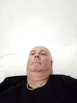 Snapshot of Alexis_Bull chatting on 09/22/25, 11:01 Alexis Bull online show from 09/22/25, 11:01