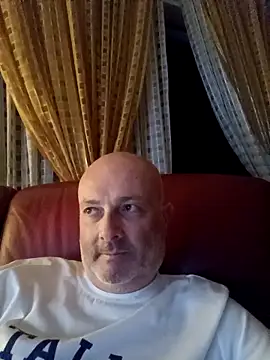Snapshot of Alexis_Bull chatting on 09/26/25, 10:47 Alexis Bull online show from 09/26/25, 10:47