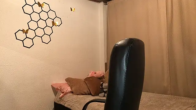 amelia hall online show from 10/07/25, 12:02