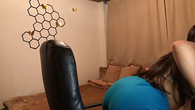 amelia hall online show from 11/11/25, 12:05