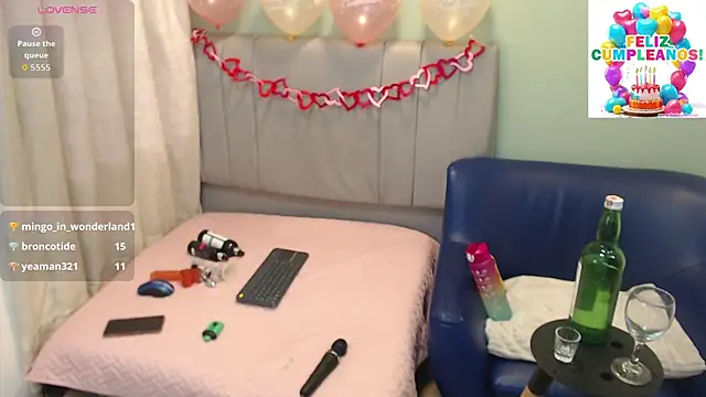 Snapshot of samara_novoa chatting on 10/25/25, 04:35 samara novoa online show from 10/25/25, 04:35