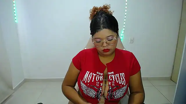 Snapshot of natalietits1 chatting on 12/03/25, 05:44 natalietits1 online show from 12/03/25, 05:44