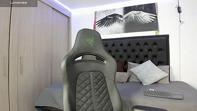 santi aesthetic online show from 10/09/25, 03:59