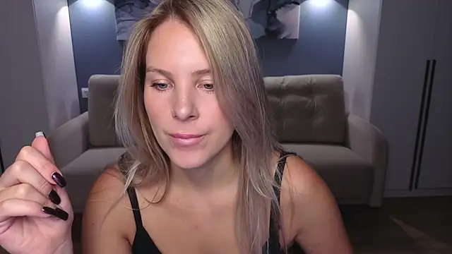 MelanieBennett online show from 10/18/25, 06:05