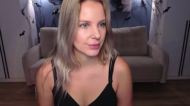 MelanieBennett online show from 10/30/25, 06:04