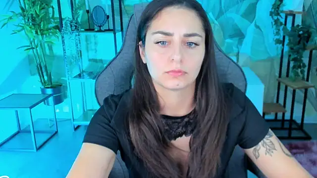 Snapshot of ValeriiMills chatting on 10/10/25, 02:38 ValeriiMills online show from 10/10/25, 02:38