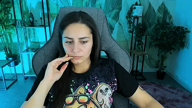 Snapshot of ValeriiMills chatting on 10/13/25, 04:07 ValeriiMills online show from 10/13/25, 04:07