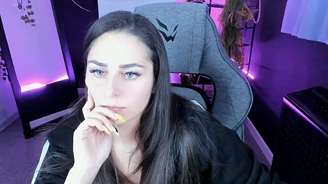 Snapshot of ValeriiMills chatting on 10/15/25, 04:07 ValeriiMills online show from 10/15/25, 04:07