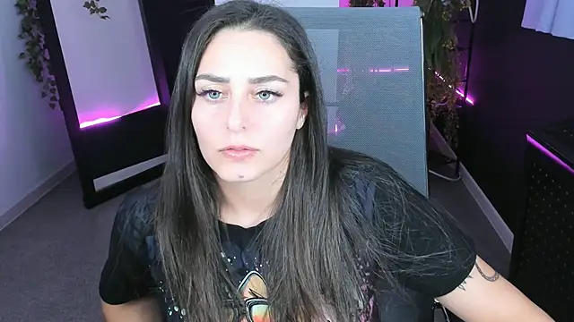 Snapshot of ValeriiMills chatting on 10/21/25, 02:29 ValeriiMills online show from 10/21/25, 02:29