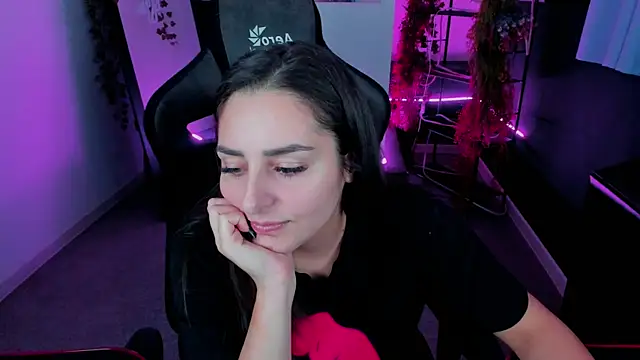 Snapshot of ValeriiMills chatting on 10/28/25, 02:20 ValeriiMills online show from 10/28/25, 02:20