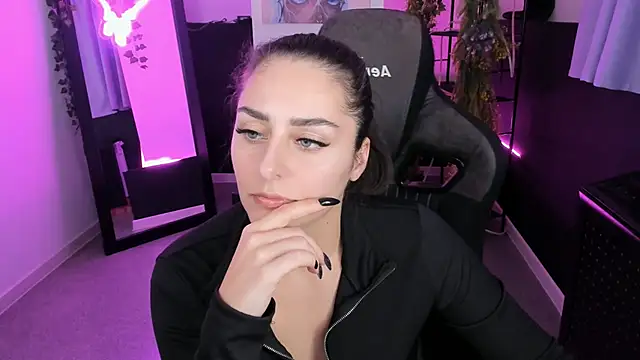 Snapshot of ValeriiMills chatting on 11/08/25, 04:40 ValeriiMills online show from 11/08/25, 04:40