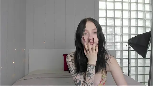 Chatty Alice online show from 10/24/25, 01:03