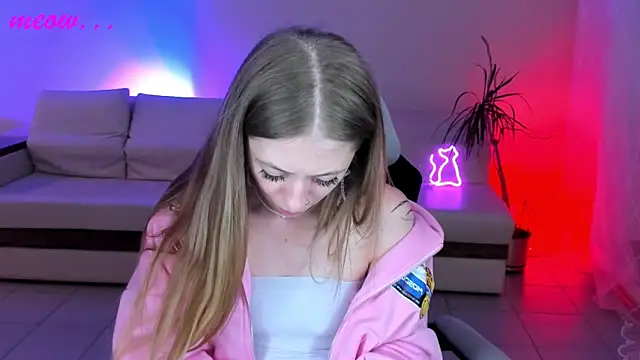 Snapshot of SweetMeeow chatting on 11/05/25, 01:27 SweetMeeow online show from 11/05/25, 01:27