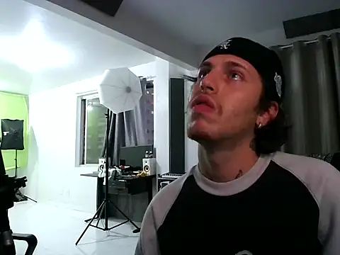 bigrosa21cm online show from 10/28/25, 09:39