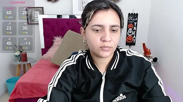 Snapshot of Isa-lox chatting on 10/22/25, 09:47 Isa-lox online show from 10/22/25, 09:47