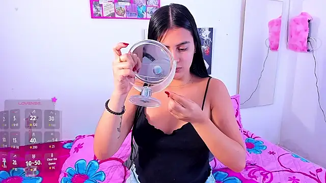 Snapshot of mialeia01 chatting on 10/23/25, 12:04 mialeia01 online show from 10/23/25, 12:04