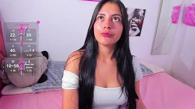 Snapshot of mialeia01 chatting on 11/27/25, 10:17 mialeia01 online show from 11/27/25, 10:17