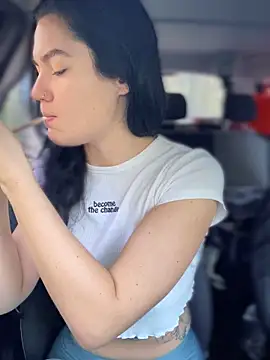 Snapshot of MeekyRich chatting on 09/18/25, 03:30 MeekyRich online show from 09/18/25, 03:30