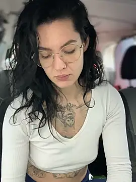 Snapshot of MeekyRich chatting on 10/09/25, 03:48 MeekyRich online show from 10/09/25, 03:48