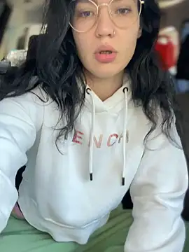 Snapshot of MeekyRich chatting on 10/10/25, 04:11 MeekyRich online show from 10/10/25, 04:11