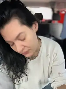 Snapshot of MeekyRich chatting on 10/11/25, 02:33 MeekyRich online show from 10/11/25, 02:33