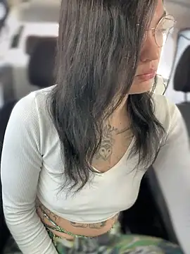 Snapshot of MeekyRich chatting on 10/22/25, 03:29 MeekyRich online show from 10/22/25, 03:29