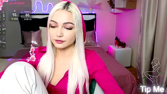 LinaLirian online show from 10/17/25, 01:35