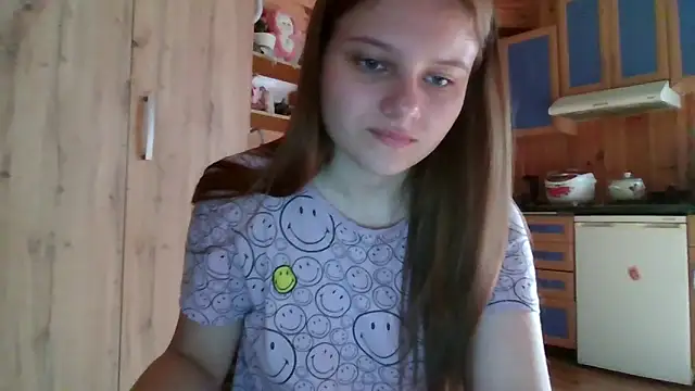 Snapshot of Little_shygirl chatting on 09/15/25, 04:12 Little shygirl online show from 09/15/25, 04:12