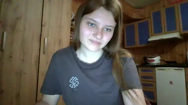 Snapshot of Little_shygirl chatting on 09/30/25, 04:17 Little shygirl online show from 09/30/25, 04:17