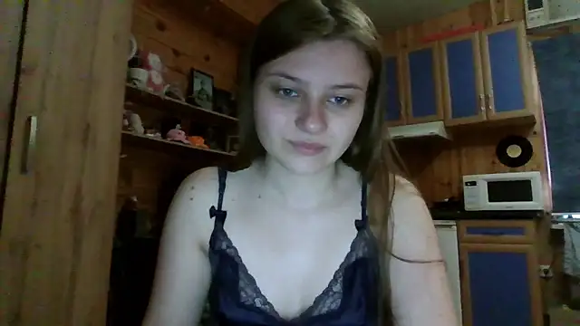 Snapshot of Little_shygirl chatting on 10/15/25, 04:12 Little shygirl online show from 10/15/25, 04:12