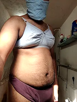 Snapshot of Brown69_guy chatting on 10/19/25, 09:32 Brown69 guy online show from 10/19/25, 09:32