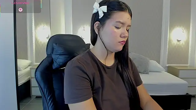 Snapshot of malu_03x chatting on 10/19/25, 02:34 malu 03x online show from 10/19/25, 02:34