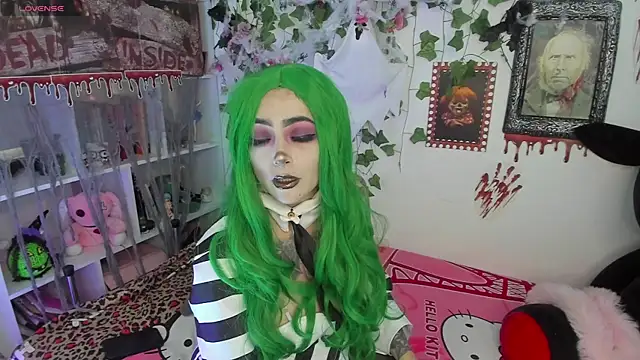 Snapshot of sarahminage_ chatting on 10/30/25, 05:13 sarahminage online show from 10/30/25, 05:13