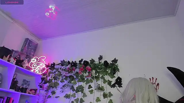 Snapshot of sarahminage_ chatting on 11/14/25, 10:07 sarahminage online show from 11/14/25, 10:07