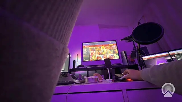 Nudistboyy22 online show from 11/24/25, 02:44