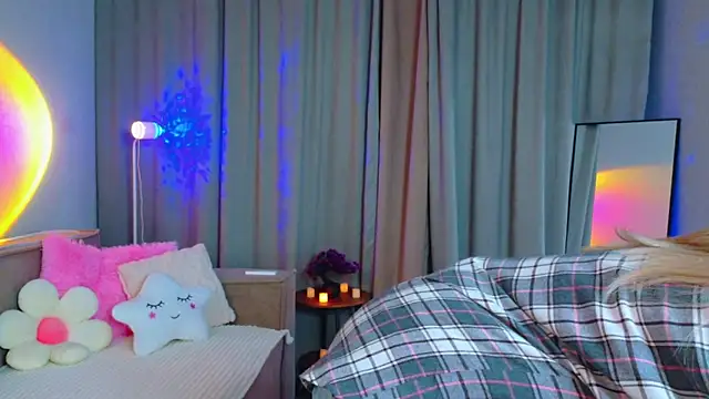 StarrShinee online show from 11/14/25, 01:48