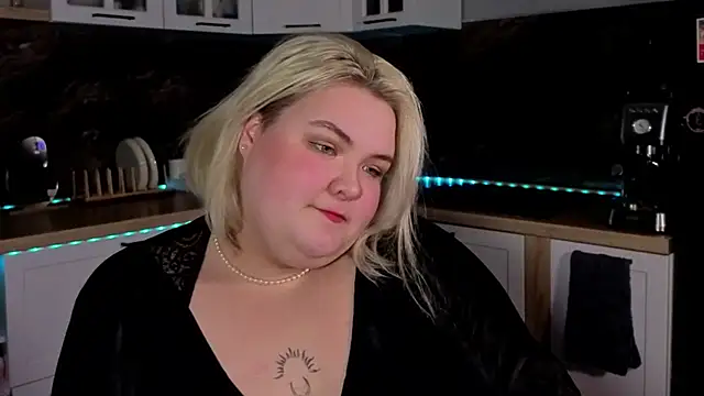 Snapshot of Ellabigbaby chatting on 10/04/25, 01:53 Ellabigbaby online show from 10/04/25, 01:53