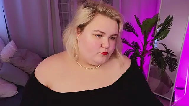 Snapshot of Ellabigbaby chatting on 10/18/25, 06:37 Ellabigbaby online show from 10/18/25, 06:37