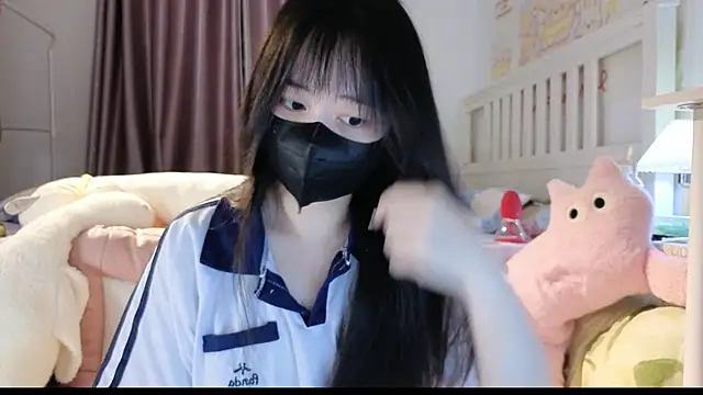 love-uiui online show from 10/10/25, 03:22