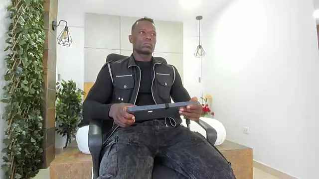 MarcusBlack  online show from 10/04/25, 12:36