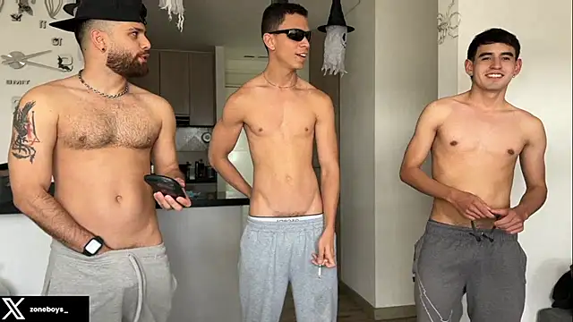 Snapshot of zoneboys chatting on 10/05/25, 09:24 zoneboys online show from 10/05/25, 09:24