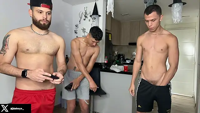 Snapshot of zoneboys chatting on 10/24/25, 11:56 zoneboys online show from 10/24/25, 11:56