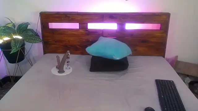 Snapshot of Yeseniaa25_ chatting on 10/02/25, 12:56 Yeseniaa25 online show from 10/02/25, 12:56