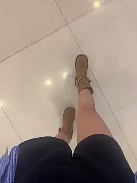 xiaoyuan01 online show from 10/12/25, 02:10