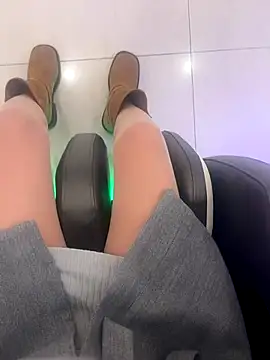 xiaoyuan01 online show from 10/16/25, 02:45