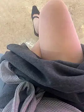 xiaoyuan01 online show from 10/24/25, 01:57