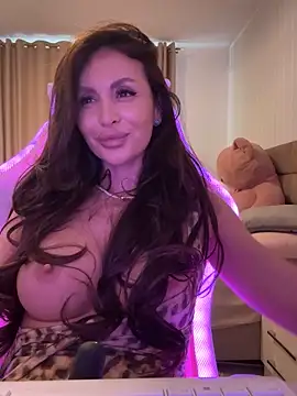 Snapshot of LunaBex chatting on 10/11/25, 06:23 LunaBex online show from 10/11/25, 06:23