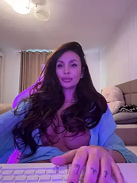 Snapshot of LunaBex chatting on 11/15/25, 07:16 LunaBex online show from 11/15/25, 07:16