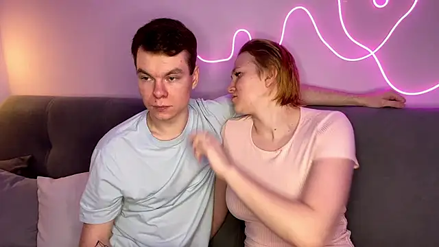 julielourens online show from 10/13/25, 07:19